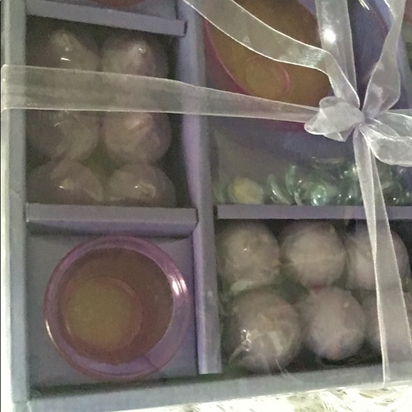 29 Piece Boxed Purple Candle and Holder Set - Picture 4 of 5